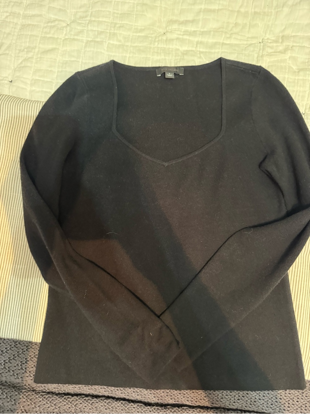 Ann Taylor Black V-Neck Long-Sleeve Sweater